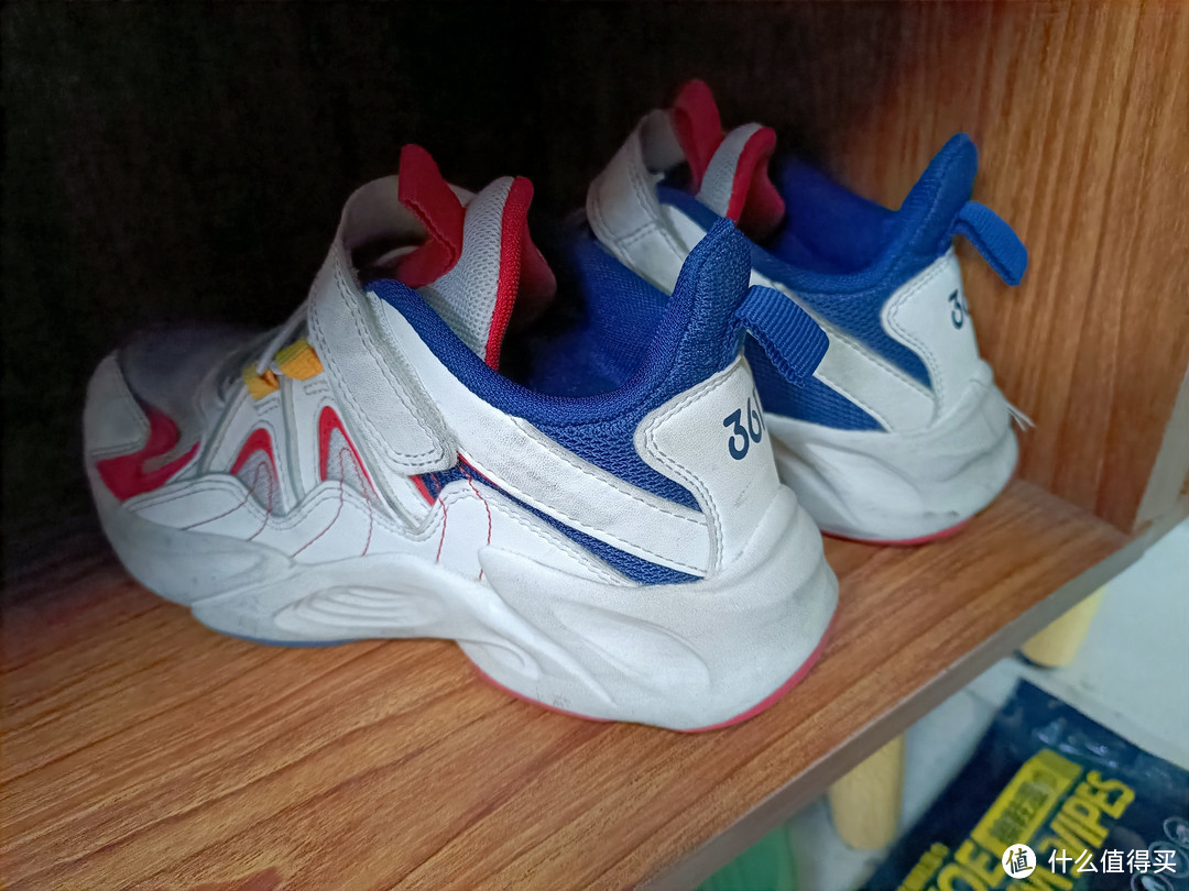 小孩子买的鞋子没几天就黑不溜秋的,还萌娃过春天?